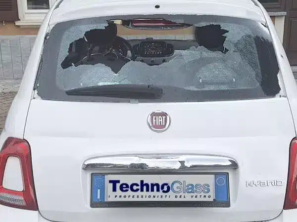Cambio lunotto posteriore a Varese e Novara.